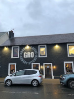 Gro Coffee outside