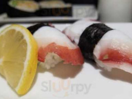 Zooma Sushi food