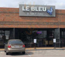 Le Bleu outside