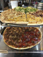 3 Luigis Pizzeria food