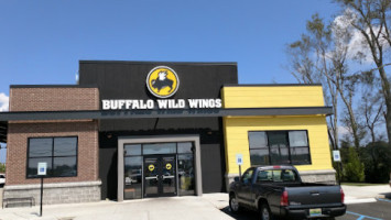 Buffalo Wild Wings outside