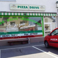 Pizza-Drive outside