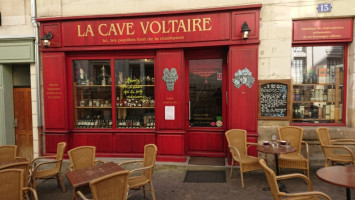 La Cave Voltaire inside