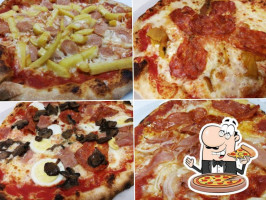 Pizza Al Centro food