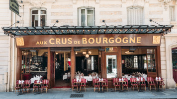 Aux Crus de Bourgogne inside