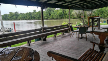 Floyd's Morley Marina outside