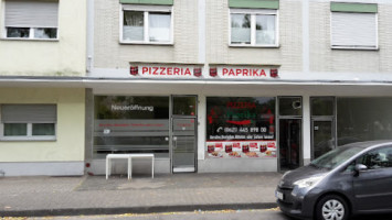 Pizzeria Paprika outside