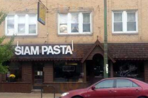 Siam Pasta outside