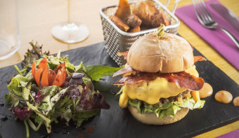 Le Novo - Burgers . Tartares . Tapas food