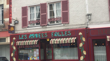 Les Annees Folles outside