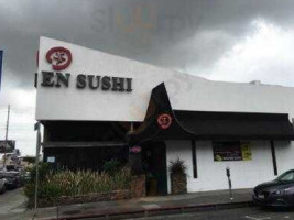 En Sushi outside