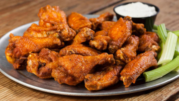 Pluckers Wing food