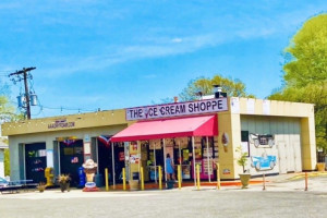 Ice Cream Shoppe outside