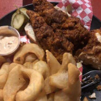 Willie's Hot Chicken food