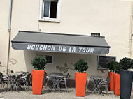 Le Bouchon de la Tour inside