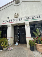 Nona's Italian Deli outside