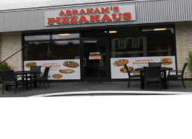 Abraham's Pizzahaus inside
