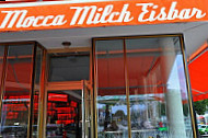 Mocca Milch Eisbar outside