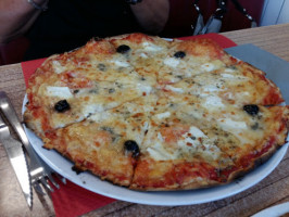 La Pizzeria Du Rocher food