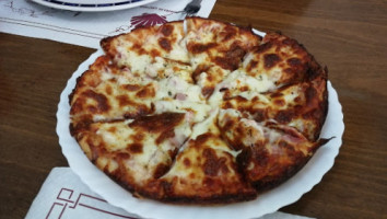 Pizzeria Cortinas food