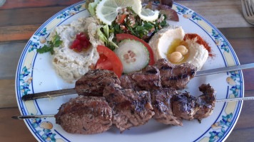 Les Cedres du Liban food