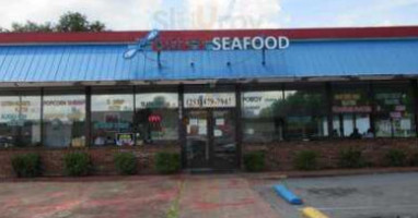 Love's Seafood outside