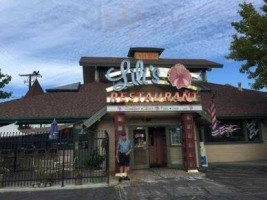 Lili's Restaurant Bar inside
