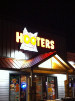 Hooters Rohnert Park inside