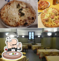 Pizzeria Vecchia Napoli food