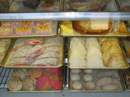 Leobardos Bakery- Zirandaro inside