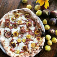 Il Pizzaiolo Wood-fired Pizza food