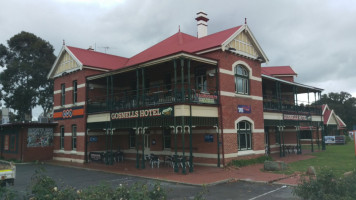 Gosnells Hotel outside