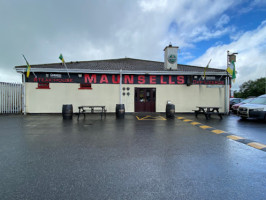 Maunsell's Dining Pub Off Licence inside