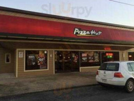 Pizza Hut outside