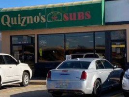 Quiznos outside