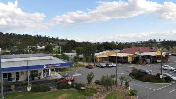 Porters Plainland Hotel outside