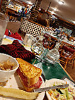 Gwennies Old Alaska Restaurant food