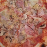 Pizza E Pizza Di Turricchia Serena food