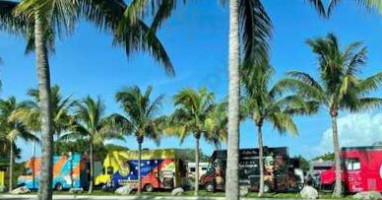 Miami Food Truck Events outside