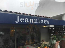 Jeannine's Bakery outside