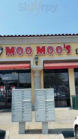 Moo Moo's Burger Barn outside