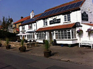 The Lamb Inn outside