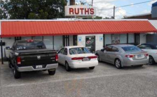 Ruth's Family Restaurant outside