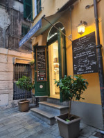 Gelateria La Piazzetta outside