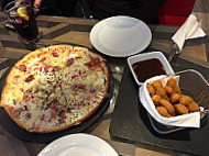 Pizzeria Singapur food