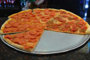Peppinos Pizza food