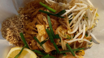 Mamamon Thai Eatery food