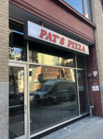 Pat's Pizzeria outside