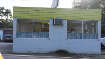 Sycamore Drive-in outside