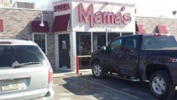 Mama's Pizza outside
